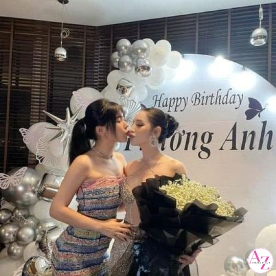 Sinh nhật người lớn (Hình Khách)