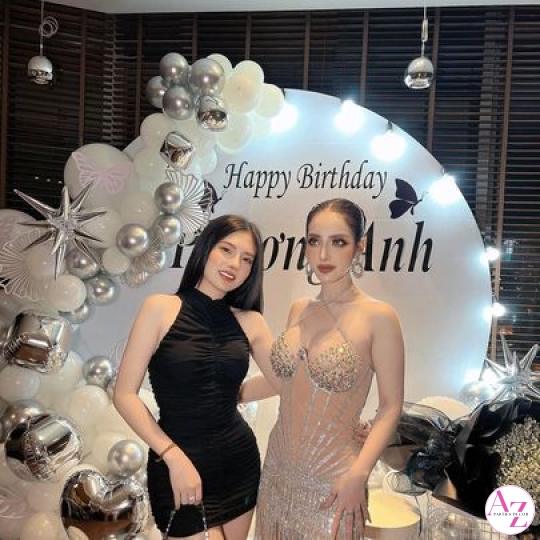 Sinh nhật người lớn (Hình Khách)