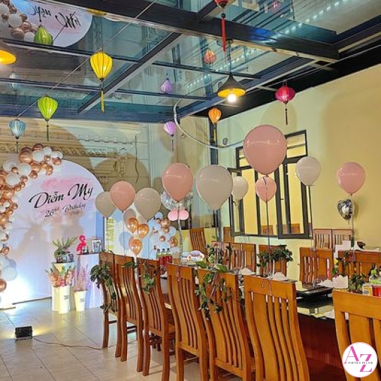 Sinh nhật người lớn (Hình Khách)