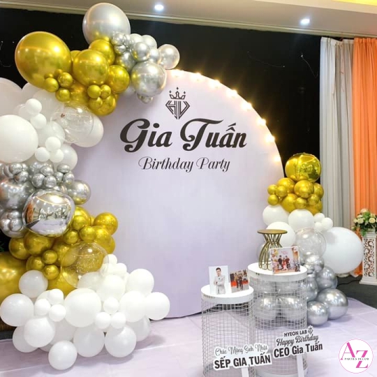 Sinh nhật người lớn (Hình Khách)