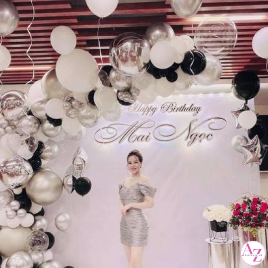 Sinh nhật người lớn (Hình Khách)