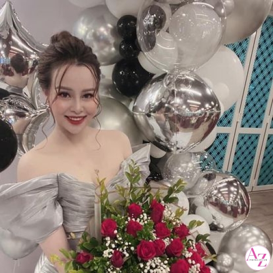 Sinh nhật người lớn (Hình Khách)
