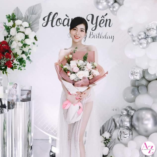 Sinh nhật người lớn (Hình Khách)