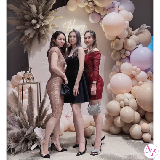 Sinh nhật người lớn (Hình Khách)