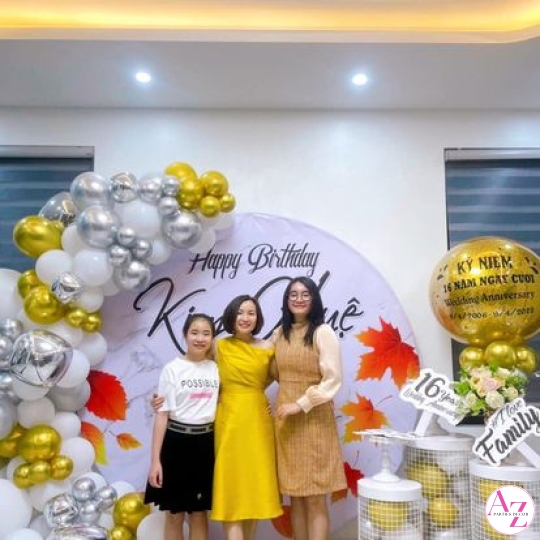 Sinh nhật người lớn (Hình Khách)