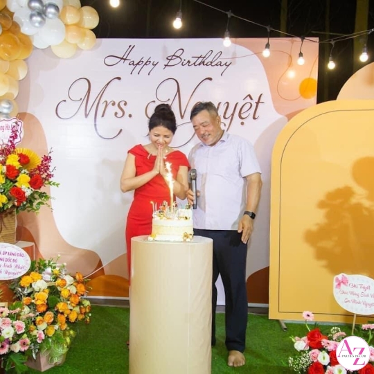 Sinh nhật người lớn (Hình Khách)