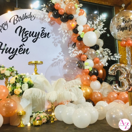 Sinh nhật người lớn (Hình Khách)