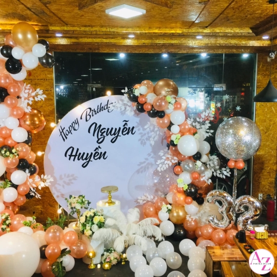 Sinh nhật người lớn (Hình Khách)