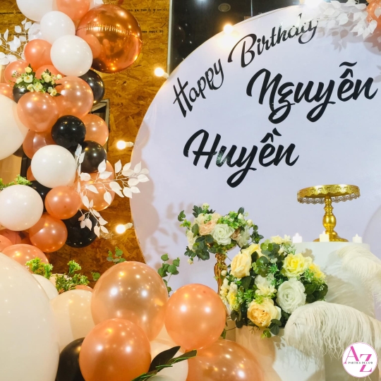 Sinh nhật người lớn (Hình Khách)
