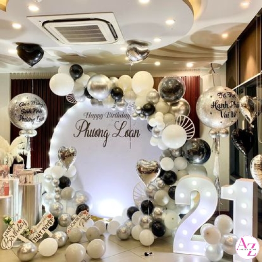 Sinh nhật người lớn (Hình Khách)