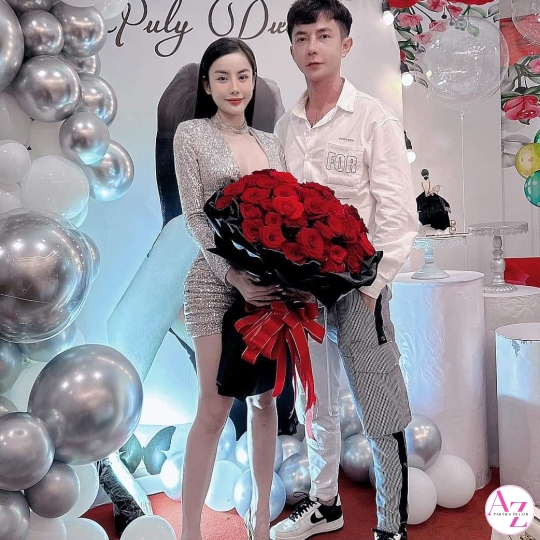 Sinh nhật người lớn (Hình Khách)