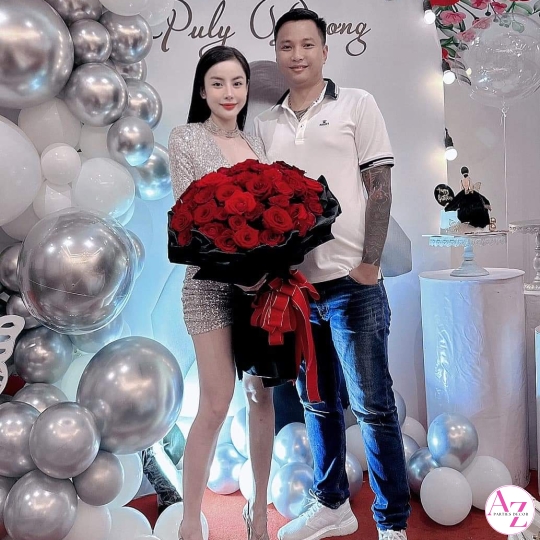 Sinh nhật người lớn (Hình Khách)