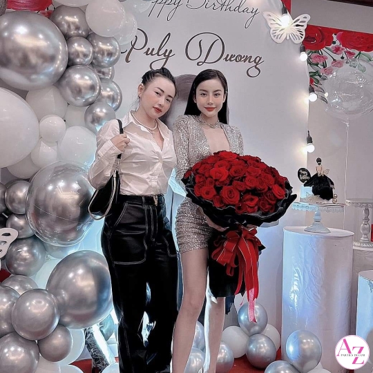 Sinh nhật người lớn (Hình Khách)