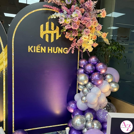 Sinh nhật người lớn (Hình Khách)