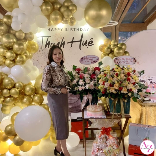 Sinh nhật người lớn (Hình Khách)