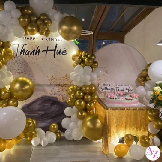 Sinh nhật người lớn (Hình Khách)