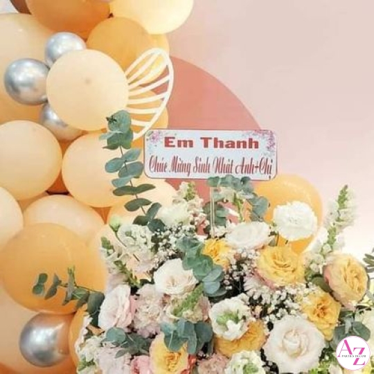 Sinh nhật người lớn (Hình Khách)