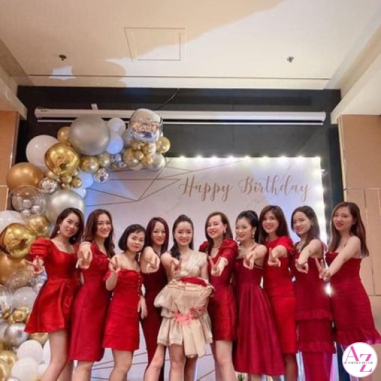 Sinh nhật người lớn (Hình Khách)