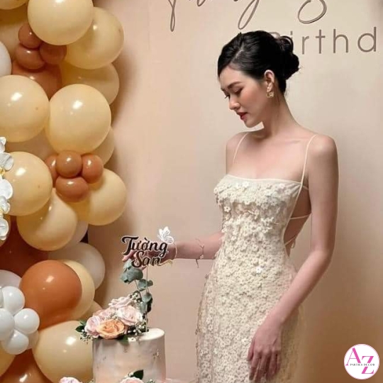 Sinh nhật người lớn (Hình Khách)