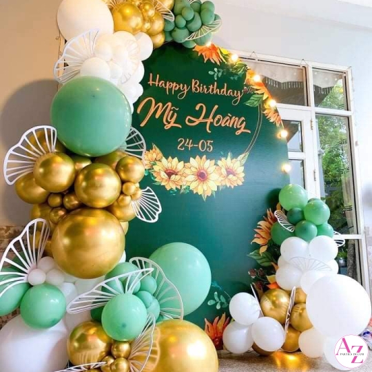 Sinh nhật người lớn (Hình Khách)