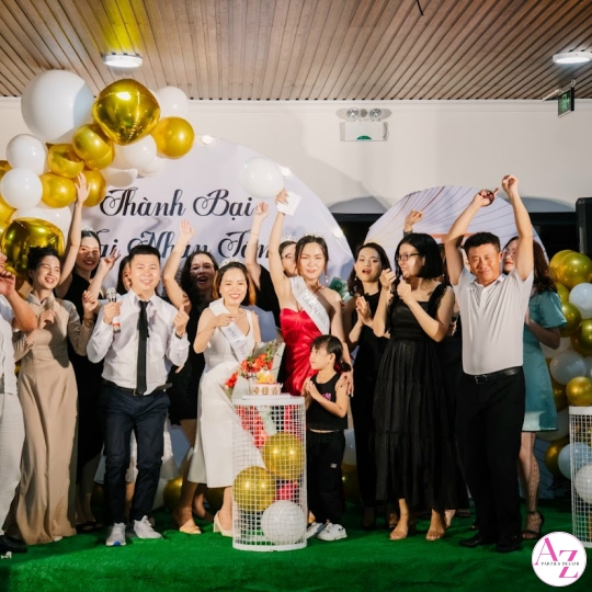 Sinh nhật người lớn (Hình Khách)