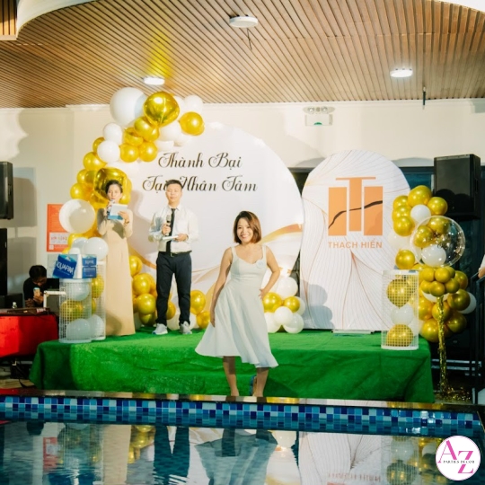 Sinh nhật người lớn (Hình Khách)
