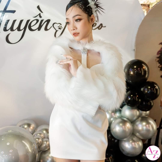 Sinh nhật người lớn (Hình Khách)
