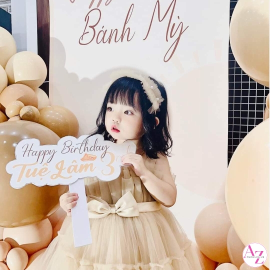 Sinh Nhật bé gái (Hình Khách)